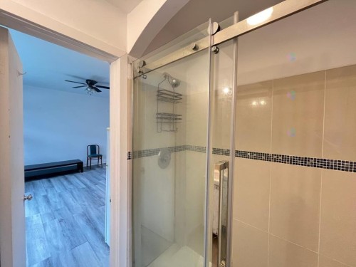 Bathroom - 4996 Rue Fulton, Montréal (Côte-Des-Neiges/Notre-Dame-De-Grâce), QC - Indoor Photo Showing Bathroom