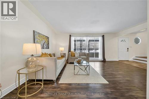 46 Chicopee Terrace, Kitchener, ON - Indoor Photo Showing Living Room