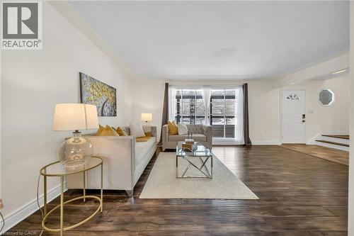 46 Chicopee Terrace, Kitchener, ON - Indoor Photo Showing Living Room