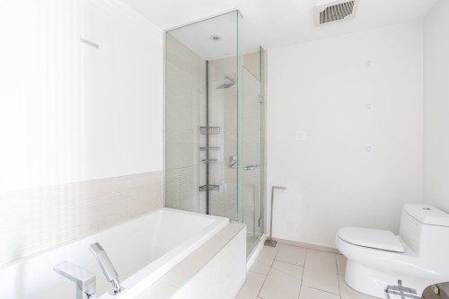 Master Bathroom - 2706-495 Av. Viger O., Montréal (Ville-Marie), QC - Indoor Photo Showing Bathroom