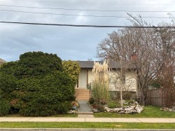 3901 Ansell Rd  Saanich, BC V8P 4W1