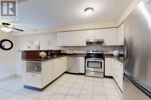 165 Manorheights Street, Richmond Hill, ON - Indoor Photo Showing Kitchen