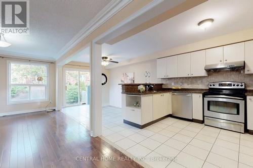 165 Manorheights Street, Richmond Hill, ON - Indoor Photo Showing Kitchen