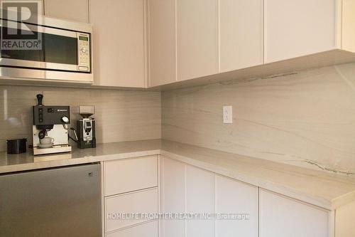 127 Glenvale Boulevard, Toronto, ON - Indoor Photo Showing Kitchen