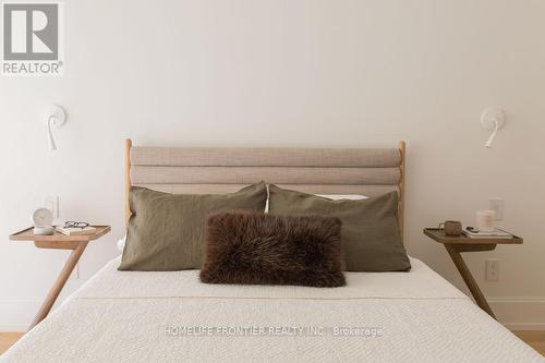 127 Glenvale Boulevard, Toronto, ON - Indoor Photo Showing Bedroom