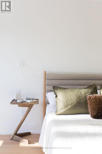 127 Glenvale Boulevard, Toronto, ON - Indoor Photo Showing Bedroom