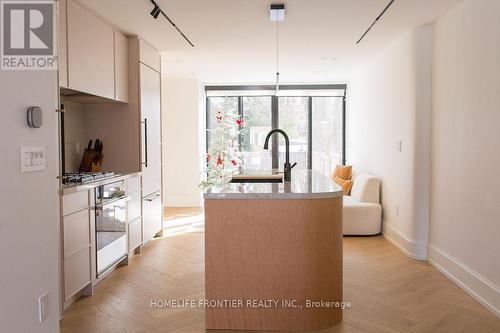 127 Glenvale Boulevard, Toronto, ON - Indoor Photo Showing Kitchen