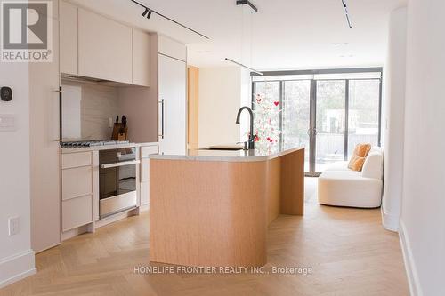 127 Glenvale Boulevard, Toronto, ON - Indoor Photo Showing Kitchen