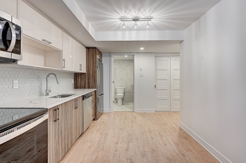 Cuisine - 105-185 Rue Beaubien E., Montréal (Rosemont/La Petite-Patrie), QC - Indoor Photo Showing Kitchen