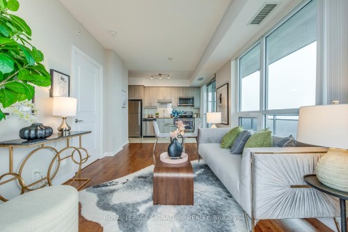 1411-9201 Yonge Street, Richmond Hill, ON - Indoor Photo Showing Living Room