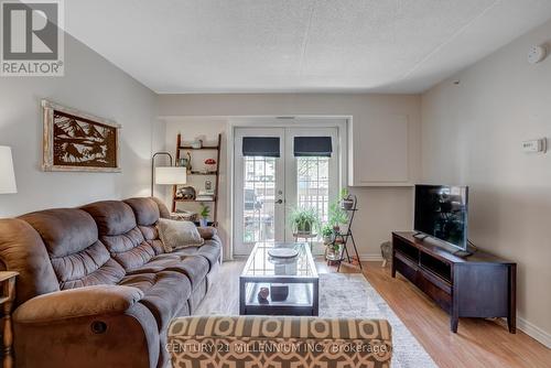 110 - 4003 Kilmer Drive, Burlington, ON - Indoor Photo Showing Living Room