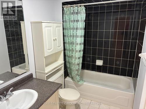 4404 Vallence Drive, Burlington, ON - Indoor Photo Showing Bathroom