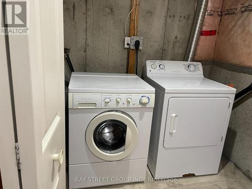 4404 Vallence Drive, Burlington, ON - Indoor Photo Showing Laundry Room