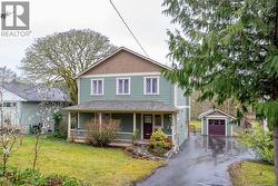 758 Newbury St  Saanich, BC V9A 2C1