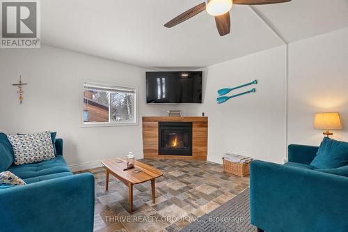 7 Salkeld Street, Goderich (Goderich (Town)), ON - Indoor Photo Showing Living Room With Fireplace