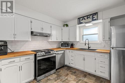 7 Salkeld Street, Goderich (Goderich (Town)), ON - Indoor Photo Showing Kitchen With Double Sink
