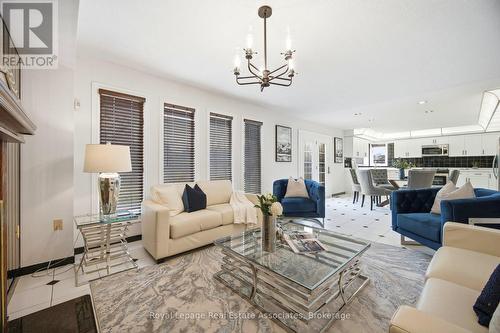 100 National Drive, Hamilton, ON - Indoor Photo Showing Living Room
