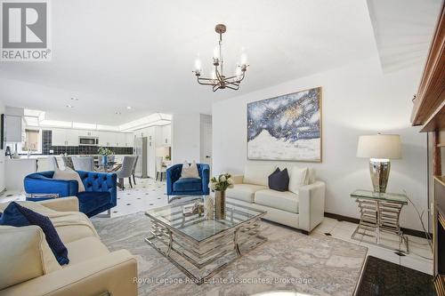 100 National Drive, Hamilton, ON - Indoor Photo Showing Living Room