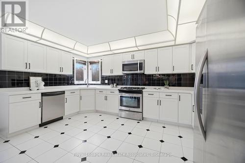 100 National Drive, Hamilton, ON - Indoor Photo Showing Kitchen With Stainless Steel Kitchen