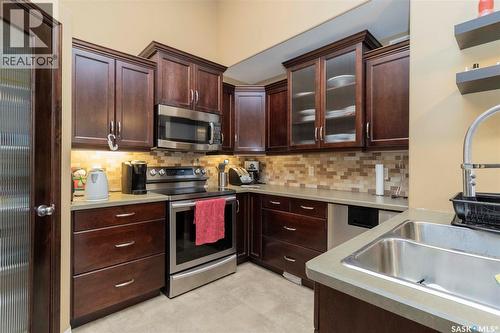 531 Dickson Lane, Saskatoon, SK - Indoor Photo Showing Kitchen With Double Sink