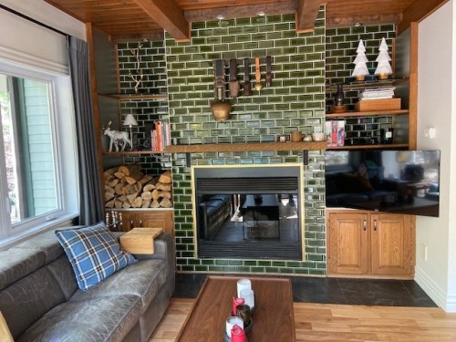 Living Room - 891 Ch. Des Éperviers, Piedmont, QC - Indoor Photo Showing Living Room With Fireplace