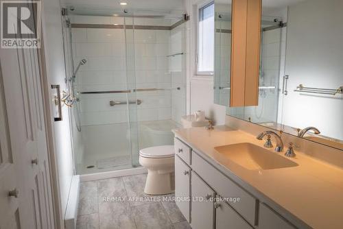 Main bathroom w/ glass shower & 2 large closets - 577 Lynwood Drive, Cornwall, ON - Indoor Photo Showing Bathroom
