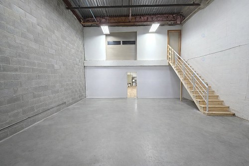 Entrepôt - 106-86 Boul. Des Entreprises, Boisbriand, QC - Indoor