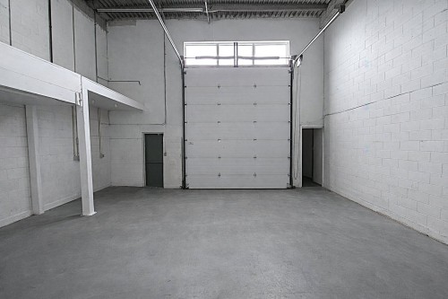 Entrepôt - 106-86 Boul. Des Entreprises, Boisbriand, QC - Indoor Photo Showing Garage
