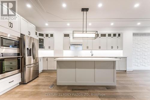 195 Danforth Road, Toronto, ON - Indoor Photo Showing Kitchen With Upgraded Kitchen