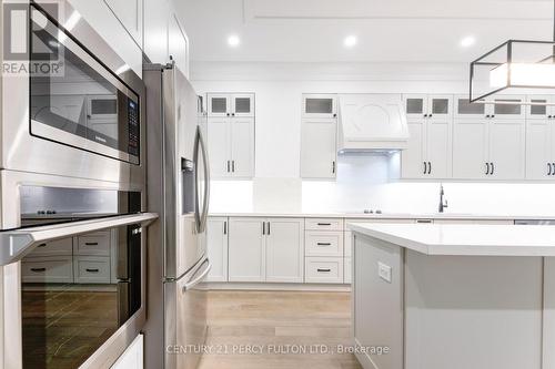 195 Danforth Road, Toronto, ON - Indoor Photo Showing Kitchen With Upgraded Kitchen