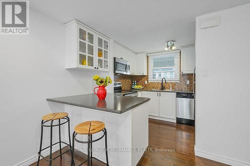 2654 Draper Avenue, Ottawa, ON - Indoor Photo Showing Kitchen