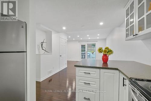2654 Draper Avenue, Ottawa, ON - Indoor Photo Showing Kitchen