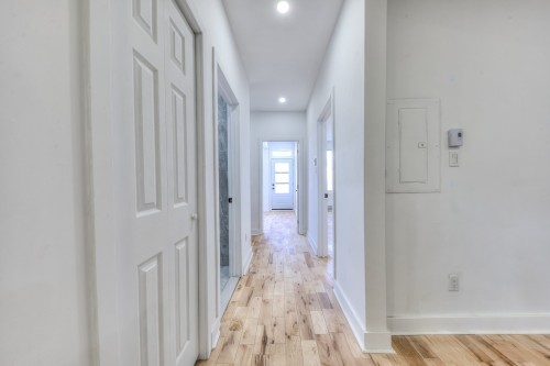 Salon - 1056 Av. Harvard, Montréal (Côte-Des-Neiges/Notre-Dame-De-Grâce), QC - Indoor Photo Showing Other Room