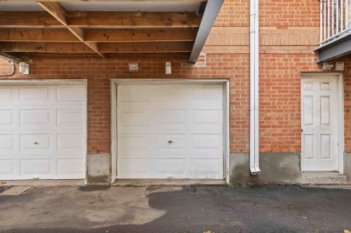 Garage - 325 Rue Caisse, Montréal (Verdun/Île-Des-Soeurs), QC -  Photo Showing Garage