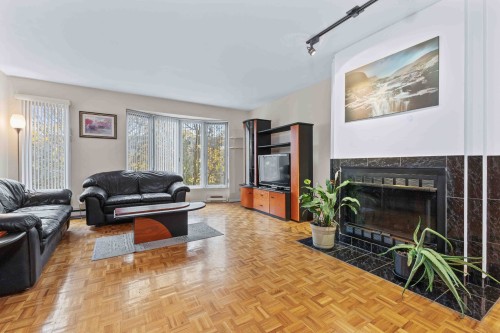 Salon - 325 Rue Caisse, Montréal (Verdun/Île-Des-Soeurs), QC - Indoor Photo Showing Living Room With Fireplace