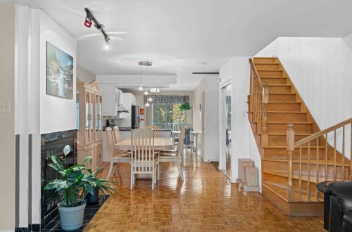 Salon - 325 Rue Caisse, Montréal (Verdun/Île-Des-Soeurs), QC - Indoor