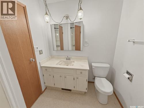 264 Hayes Drive, Swift Current, SK - Indoor Photo Showing Bathroom