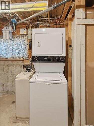 264 Hayes Drive, Swift Current, SK - Indoor Photo Showing Laundry Room