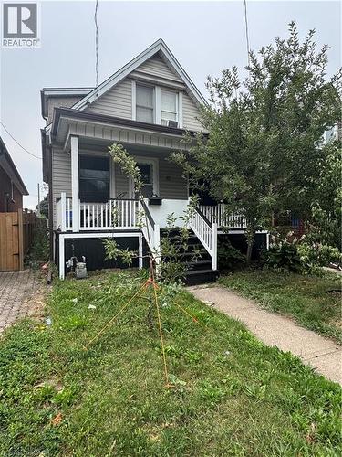 82 CAMBRIDGE Avenue  Hamilton, ON L8H 1T6