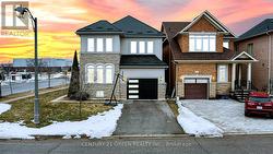 2561 GRAND OAK TRAIL  Oakville, ON L6M 0R4