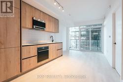 1713 - 117 BROADWAY AVENUE  Toronto, ON M4P 1V3