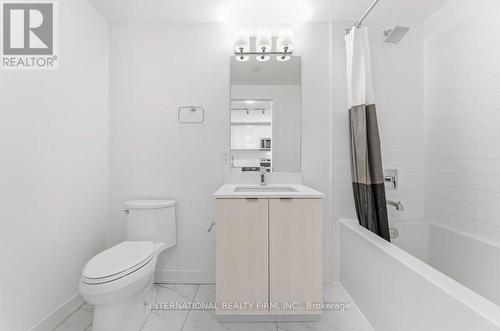 710 - 859 The Queensway, Toronto, ON - Indoor Photo Showing Bathroom