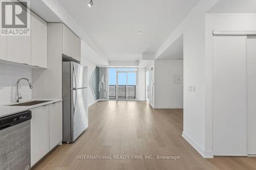 710 - 859 The Queensway, Toronto, ON - Indoor Photo Showing Kitchen