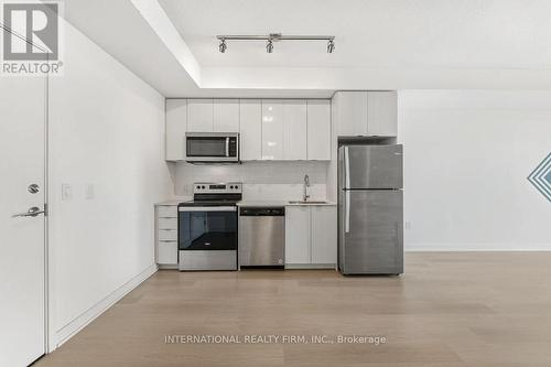 710 - 859 The Queensway, Toronto, ON - Indoor Photo Showing Kitchen