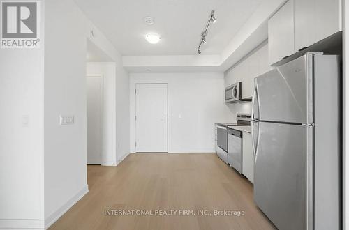710 - 859 The Queensway, Toronto, ON - Indoor Photo Showing Kitchen