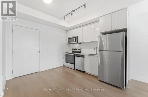 710 - 859 The Queensway, Toronto, ON - Indoor Photo Showing Kitchen