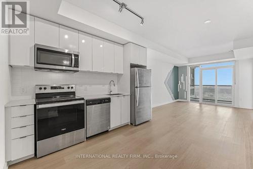 710 - 859 The Queensway, Toronto, ON - Indoor Photo Showing Kitchen