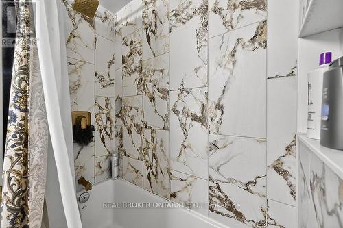 58 East Bend Avenue N, Hamilton, ON - Indoor Photo Showing Bathroom
