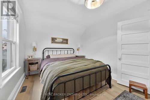 58 East Bend Avenue N, Hamilton, ON - Indoor Photo Showing Bedroom