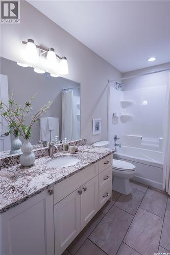 304 3Rd Street E, Saskatoon, SK - Indoor Photo Showing Bathroom